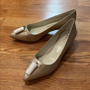 NWT Anne Klein Women's Gold Kitten Heels